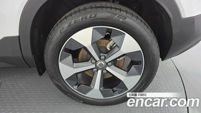 Вольво XC40 B4 Ultra Bright — Фото автомобиля 21