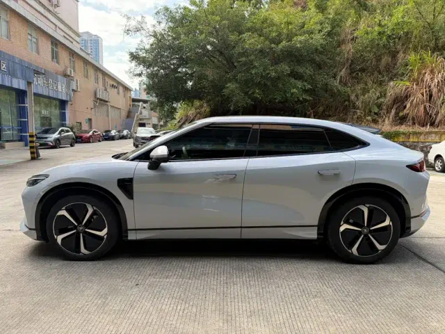 BYD Song L EV — Фото автомобиля 4