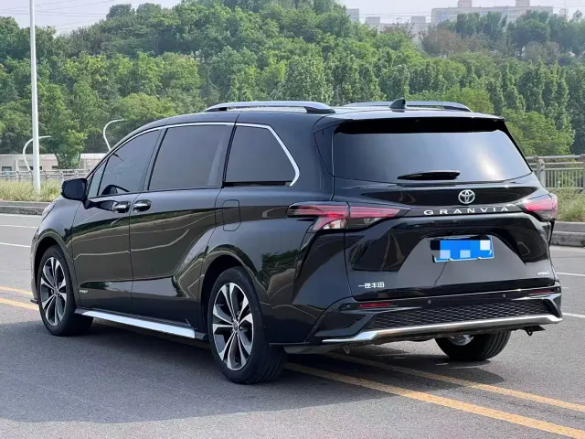 Toyota Granvia — Фото автомобиля 19