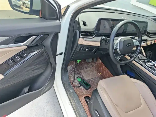JAC Motors JAC QX PHEV — Фото автомобиля 15