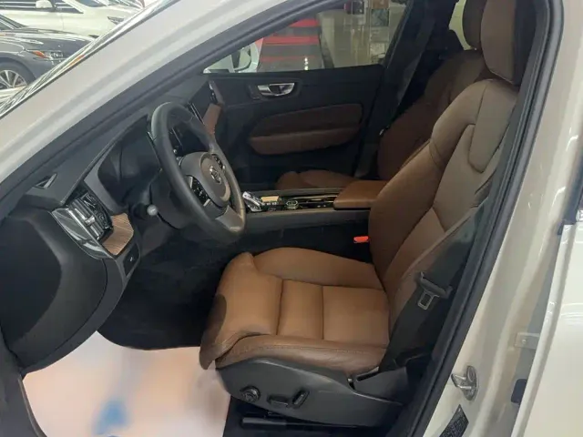 Volvo XC60 — Фото автомобиля 7