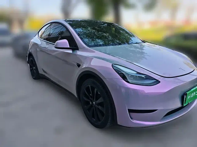 Tesla Model Y — Фото автомобиля 23