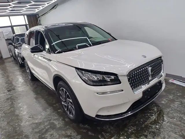 Lincoln Corsair — Фото автомобиля 3