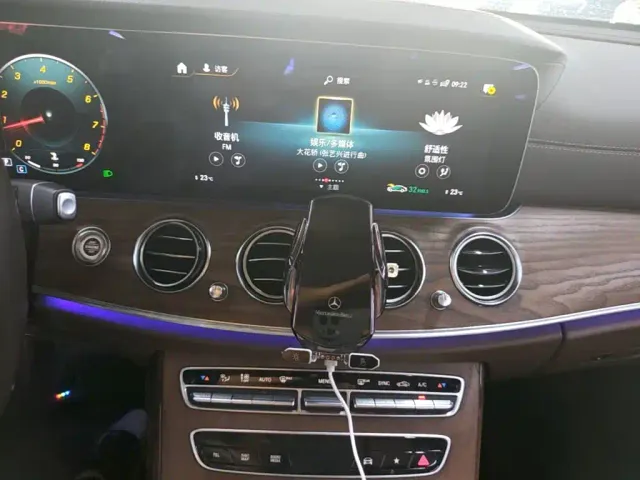 Mercedes-Benz E-Class — Фото автомобиля 12