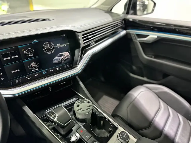 Volkswagen Touareg — Фото автомобиля 14
