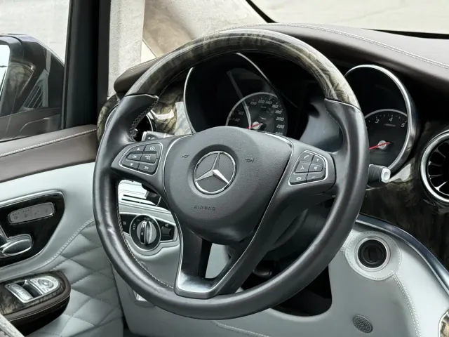 Mercedes-Benz Mercedes-Benz V-Class 2021 V 260 Premium Edition — Фото автомобиля 9