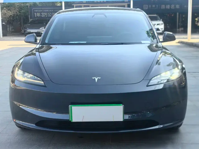 Tesla Model 3 — Фото автомобиля 2