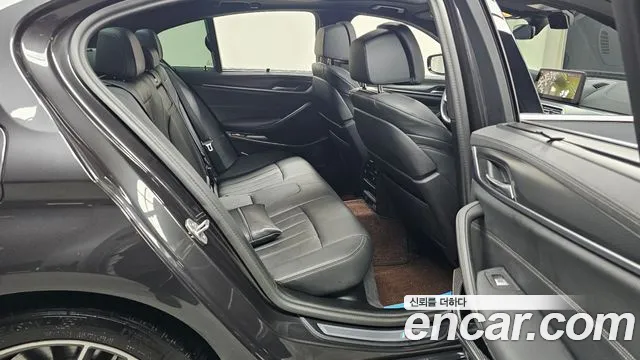 BMW 5-Series — Фото автомобиля 9
