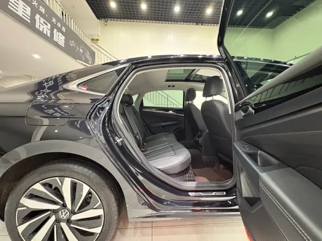 Volkswagen Passat — Фото автомобиля 20