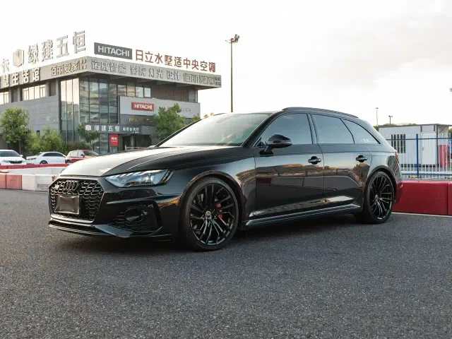 Фотография автомобиля — Audi RS 4
