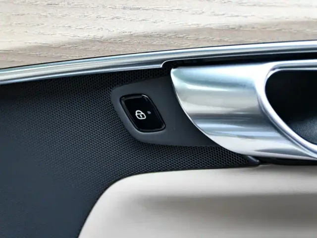 Volvo XC90 — Фото автомобиля 27