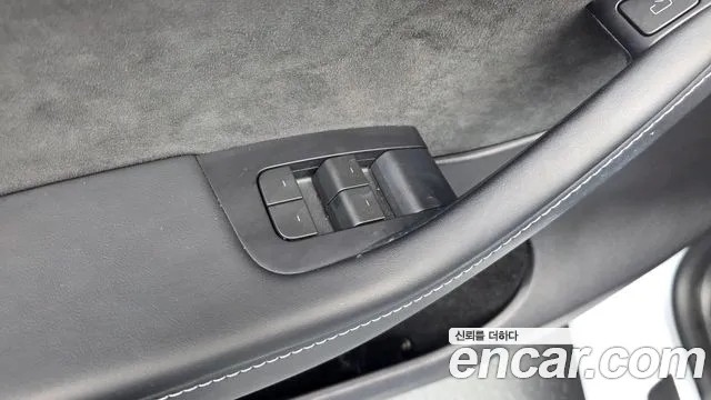 Tesla Model Y — Фото автомобиля 27