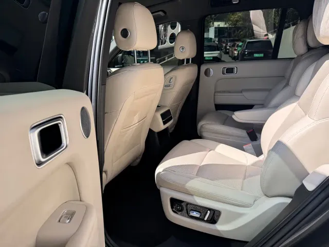 Li Auto L8 — Фото автомобиля 7