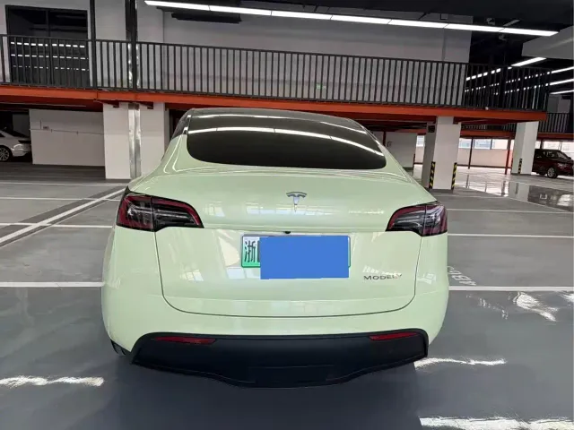 Tesla Model Y — Фото автомобиля 14