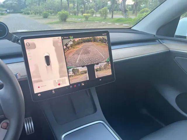 Tesla Model Y — Фото автомобиля 22