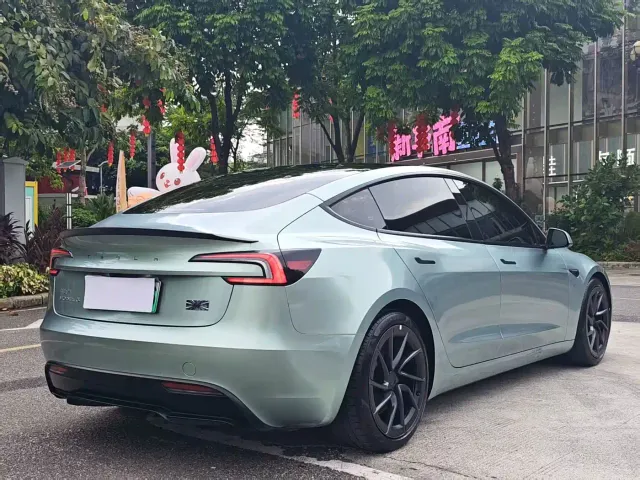 Tesla Model 3 — Фото автомобиля 6