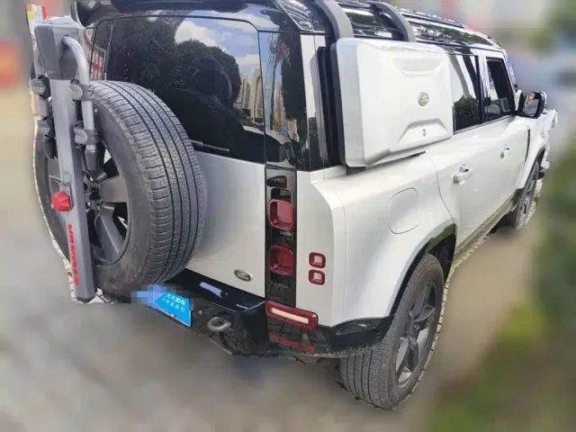 Land Rover Defender — Фото автомобиля 2