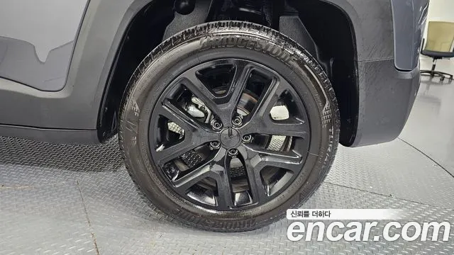 Jeep Renegade — Фото автомобиля 20