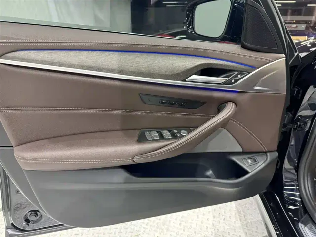 BMW 5 Series — Фото автомобиля 16