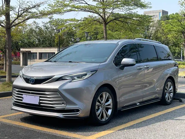 Фотография автомобиля — Toyota Sienna