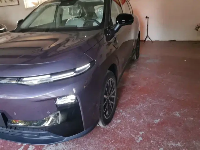Leapmotor B10 — Фото автомобиля 23