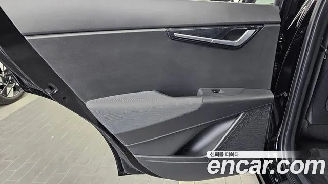 Kia Niro — Фото автомобиля 25