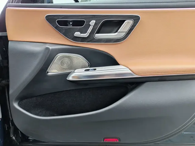 Mercedes-Benz E-Class — Фото автомобиля 30