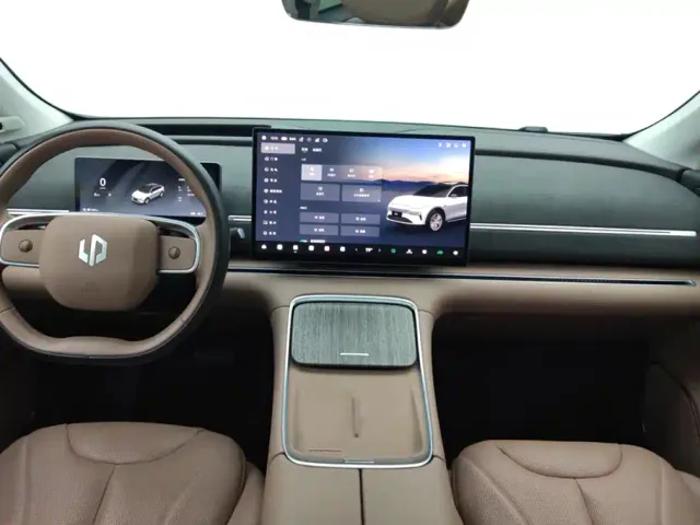Leapmotor C11 — Фото автомобиля 12