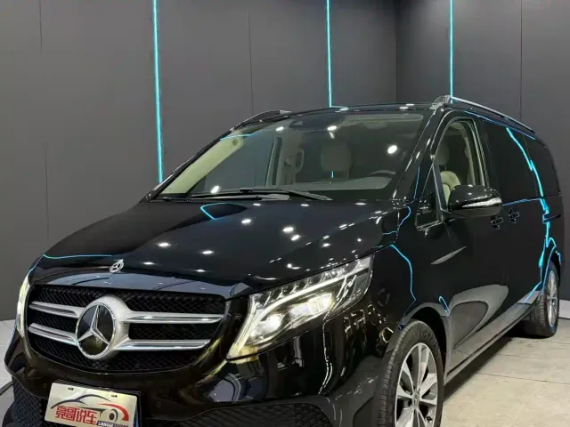 Фотография автомобиля — Mercedes-Benz V-Class