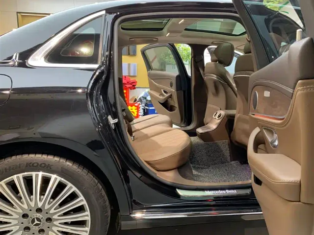 Mercedes-Benz E-Class — Фото автомобиля 14
