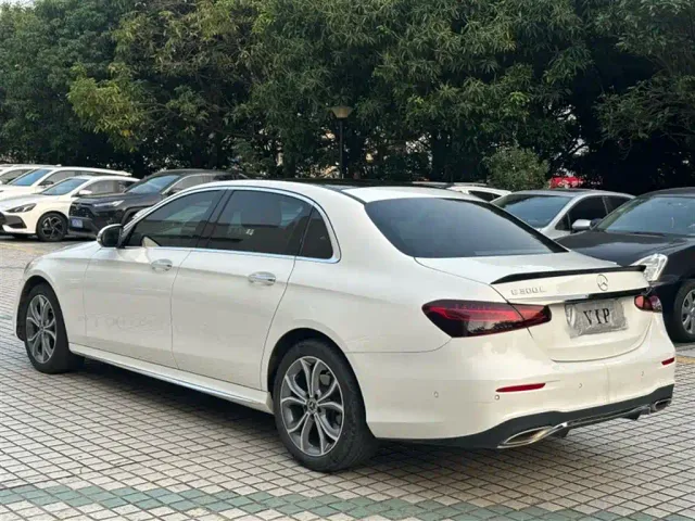 Mercedes-Benz E-Class — Фото автомобиля 22