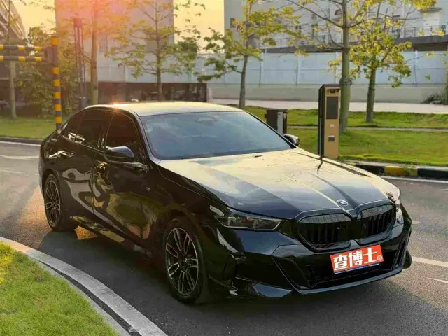 Фотография автомобиля — BMW 5 Series