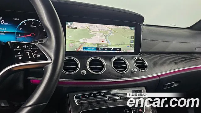 Mercedes-Benz E-Class — Фото автомобиля 12