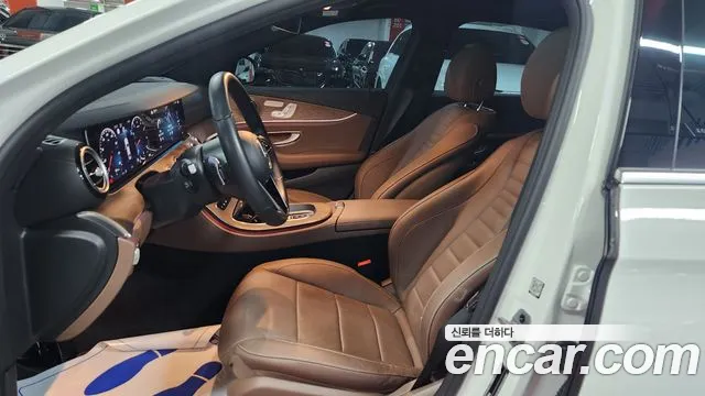 Mercedes-Benz E-Class — Фото автомобиля 12