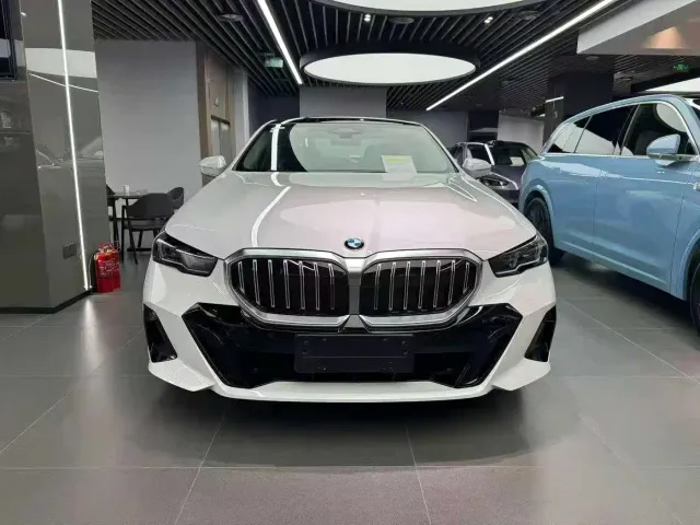 BMW 5 Series — Фото автомобиля 2
