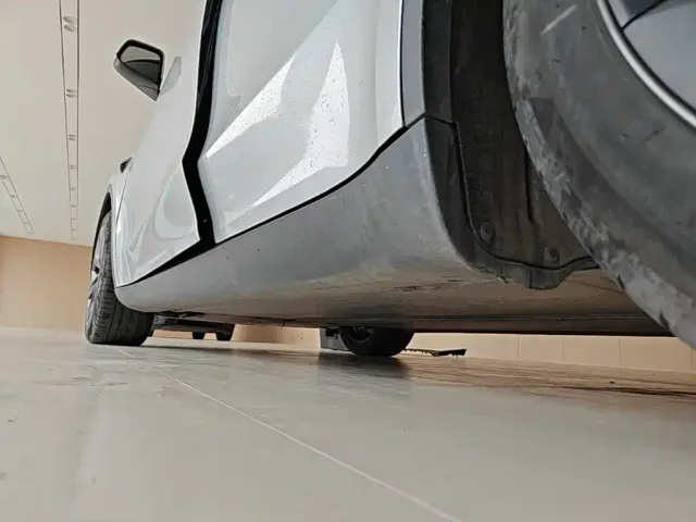 Tesla Model Y — Фото автомобиля 21
