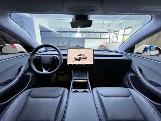 Tesla Model 3 — Фото автомобиля 6