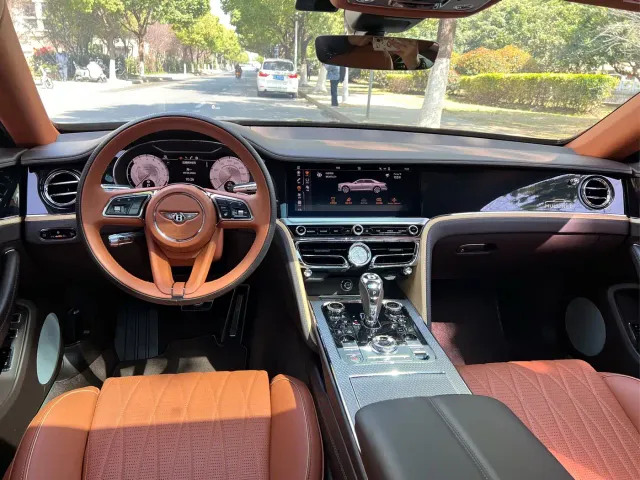 Bentley Flying Spur — Фото автомобиля 16