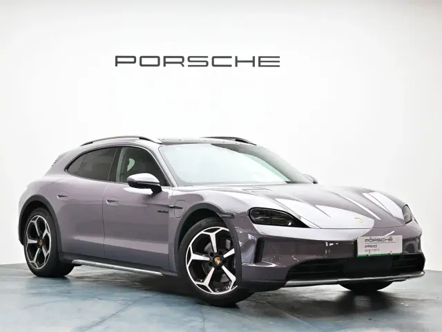 Porsche Taycan — Фото автомобиля 6