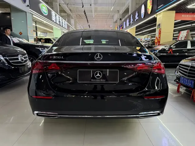 Mercedes-Benz E-Class — Фото автомобиля 5