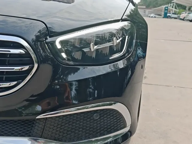 Mercedes-Benz E-Class — Фото автомобиля 8