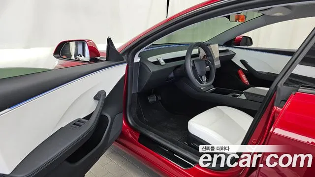 Tesla Model 3 — Фото автомобиля 9