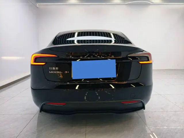 Tesla Model 3 — Фото автомобиля 12