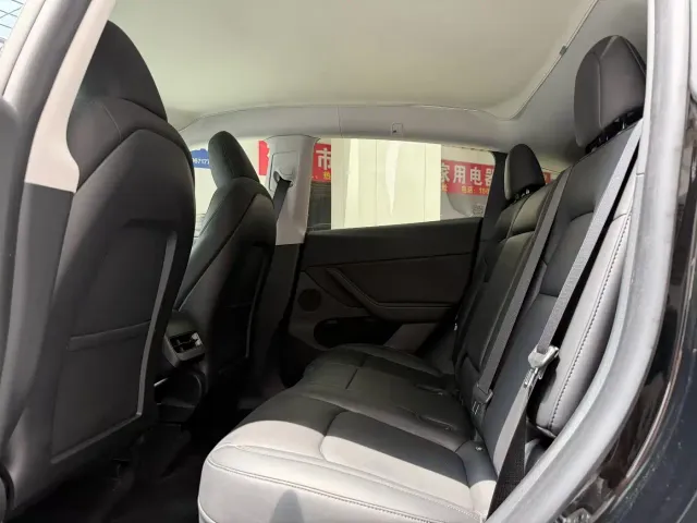 Tesla Model Y — Фото автомобиля 6