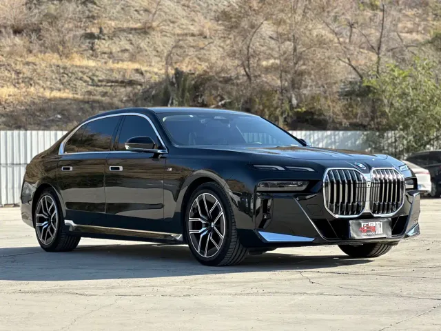 BMW 7 Series — Фото автомобиля 3