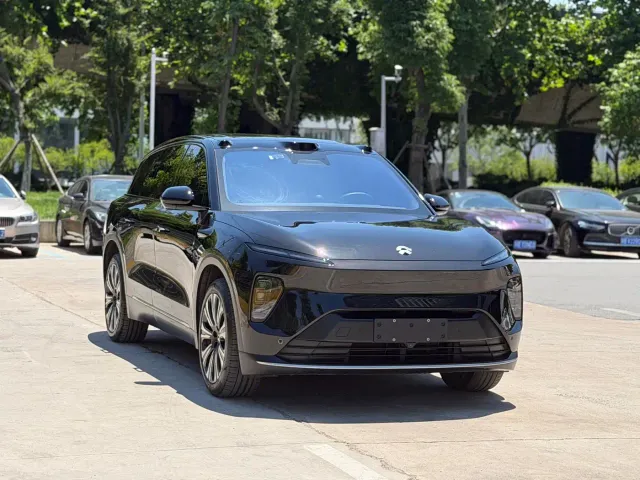 Nio ES8 — Фото автомобиля 3