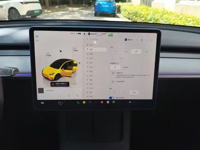 Tesla Model Y — Фото автомобиля 12