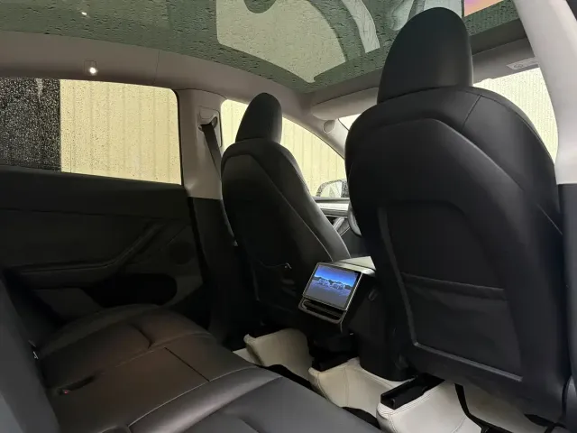 Tesla Model Y — Фото автомобиля 22