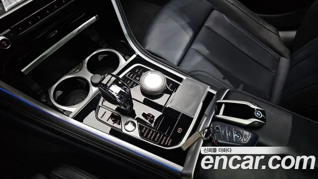 BMW 8 Series G15 — Фото автомобиля 12