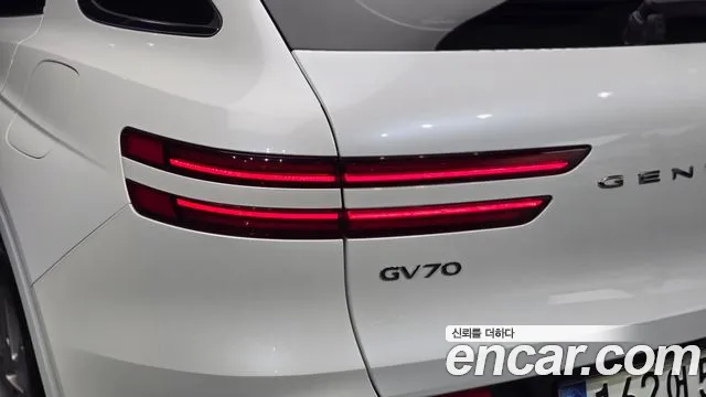 Genesis GV70 — Фото автомобиля 8